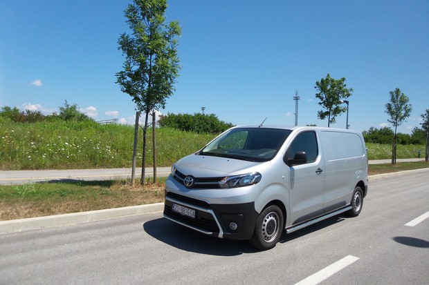 Toyota Proace 2.0 D-4D 122 Comfort (09)