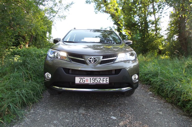 Toyota RAV4 2.0 D-4D AWD Elegant TEST (01)