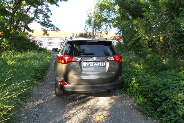 Toyota RAV4 2.0 D-4D AWD Elegant TEST (02)