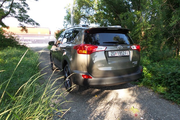 Toyota RAV4 2.0 D-4D AWD Elegant TEST (03)