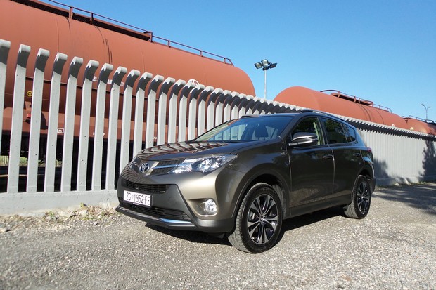 Toyota RAV4 2.0 D-4D AWD Elegant TEST (09)