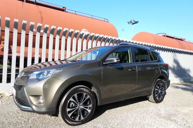 Toyota RAV4 2.0 D-4D AWD Elegant TEST (10)