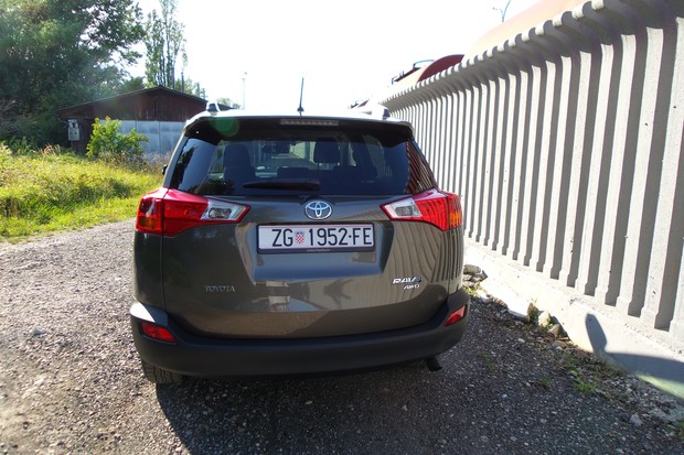 Toyota RAV4 2.0 D-4D AWD Elegant TEST (15)