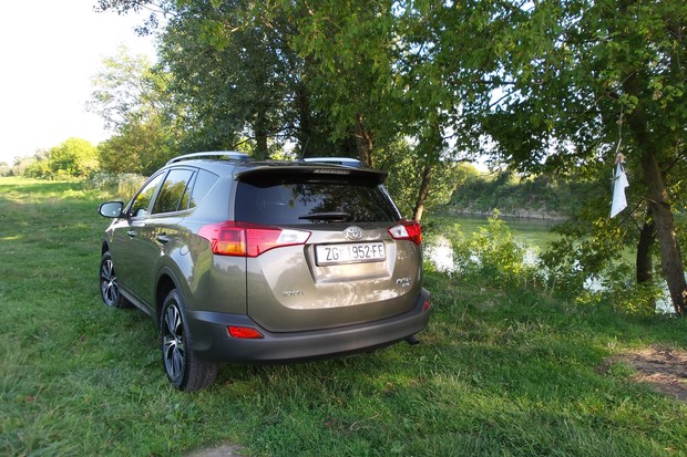 Toyota RAV4 2.0 D-4D AWD Elegant TEST (17)