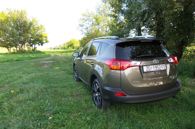 Toyota RAV4 2.0 D-4D AWD Elegant TEST (22)