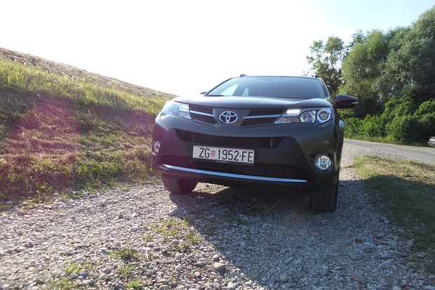 Toyota RAV4 2.0 D-4D (05)