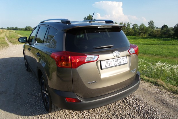 Toyota RAV4 2.0 D-4D (07)