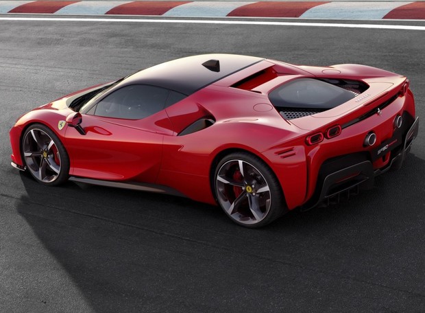 Ferrari SF90 Stradale je hibridni sportaš
