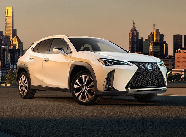 Lexus je predstavio novi crossover UX