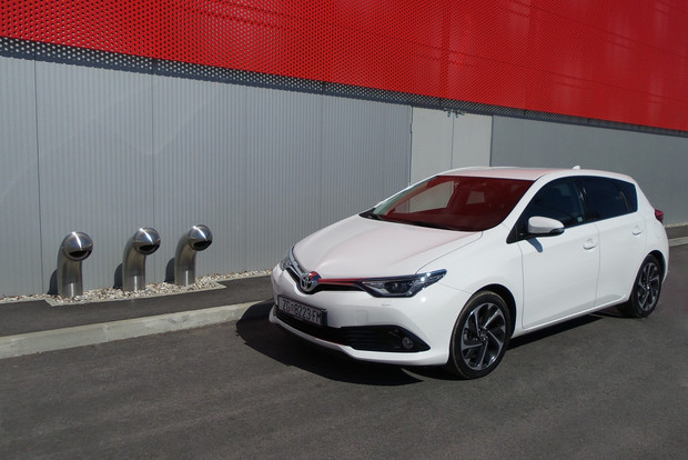 Toyota Auris 1.6 D-4D Sport LED TEST