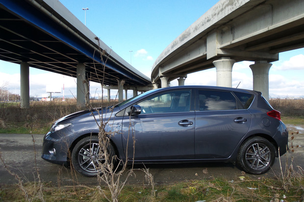 Toyota Auris 1.8 VVT-i HSD Style hibrid TEST Toyota Auris 1.8 VVT-i HSD Style hibrid TEST