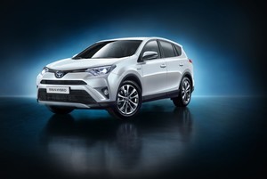 Novi RAV4 AWD s hibridnim pogonom