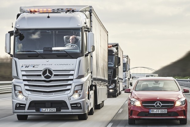 Ekskluzivno: Kamioni Mercedes Benz sami voze po njemačkim autocestama