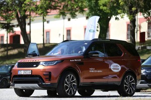 Jaguar F-Pace i Land Rover Discovery