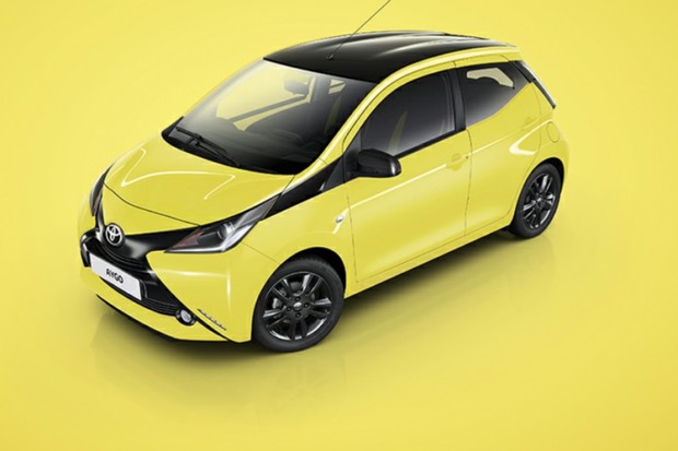 Limun žuta Toyota Aygo X-Cite