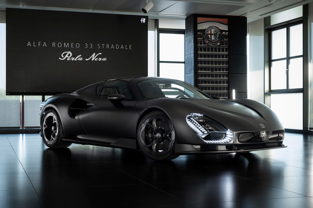 Alfa Romeo 33 Stradale dobio izvedbu Perla Nera
