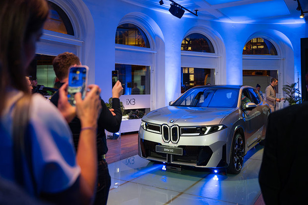 BMW iX3 otvara novu električnu generaciju BMW iX3 otvara novu električnu generaciju