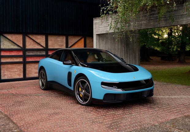 Ferrari predstavio prvi električni model Luce