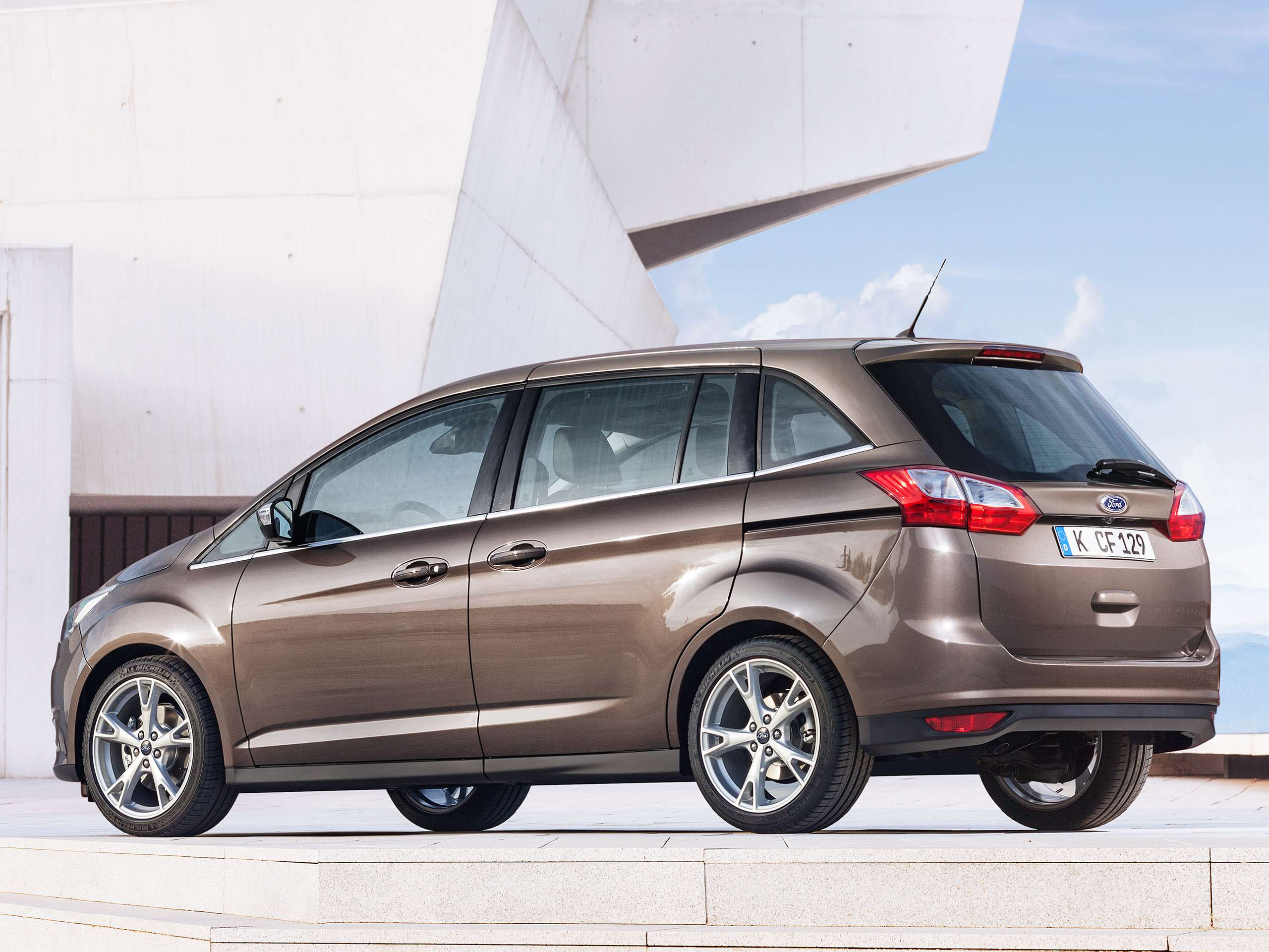Ford grand c max vs touran #4