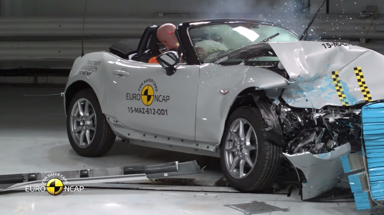 Mazda MX5 crash test / Predstavljamo / Automobili