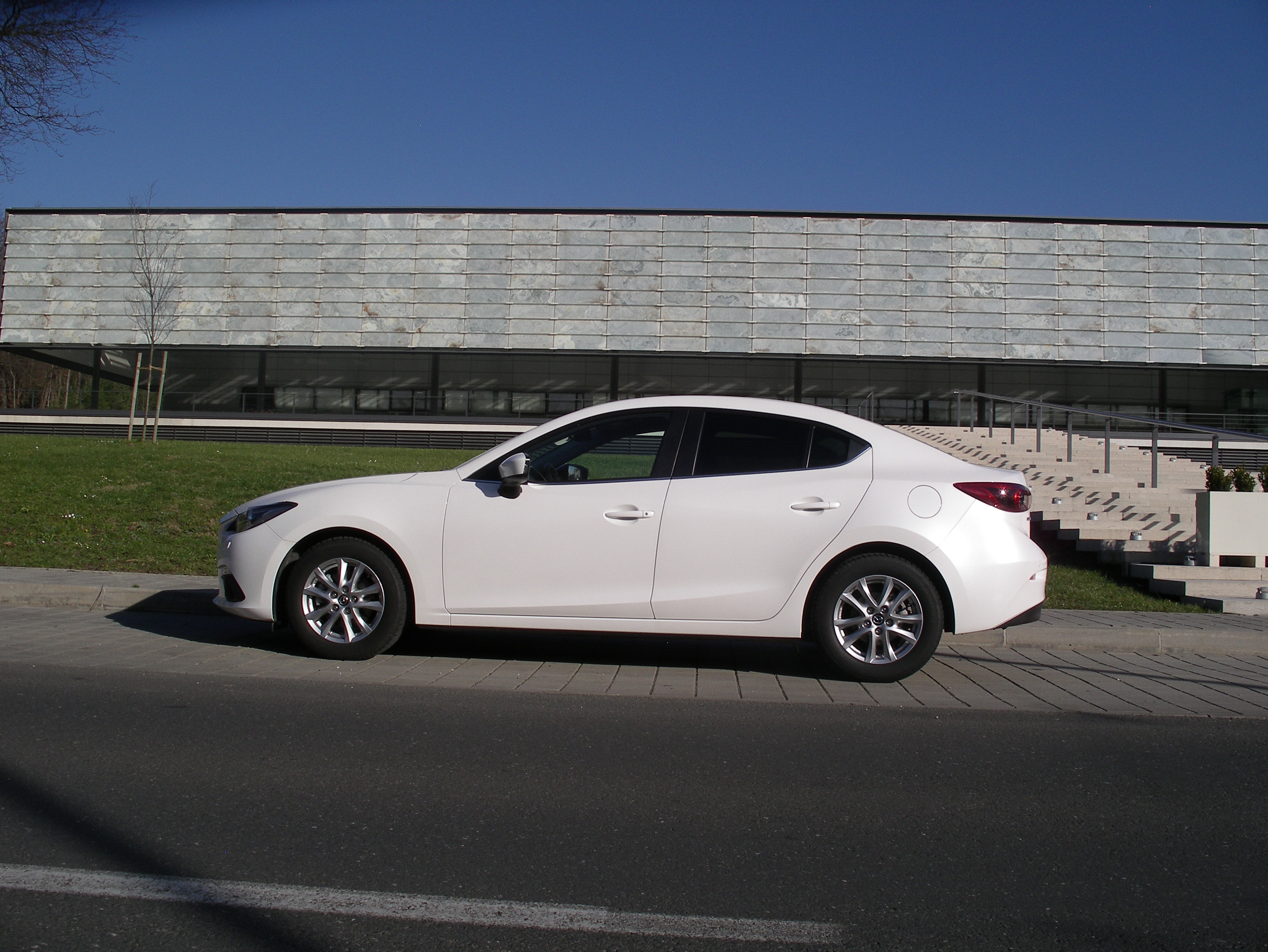 Foto Mazda3 Sedan G120 Attraction Test Multimedija