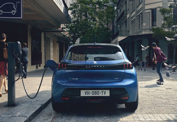 Peugeot 208_2019 plavi straga