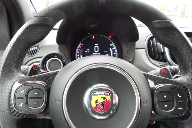 Abarth 595 1.4 Turbo 180 MTA Competizione (05)