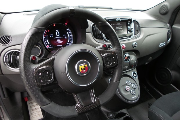 Abarth 595 1.4 Turbo 180 MTA Competizione (13)