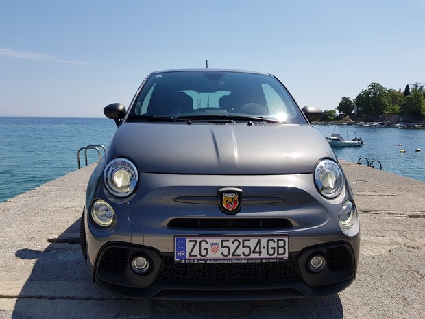 Abarth 595 1.4 Turbo 180 MTA Competizione (05)