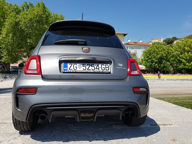 Abarth 595 1.4 Turbo 180 MTA Competizione (07)