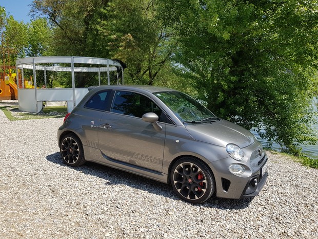 Abarth 595 1.4 Turbo 180 MTA Competizione (02)