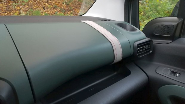 Citroen Berlingo Feel M BlueHDi 100 BVM interijer 06