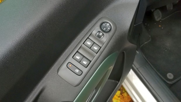 Citroen Berlingo Feel M BlueHDi 100 BVM interijer 09