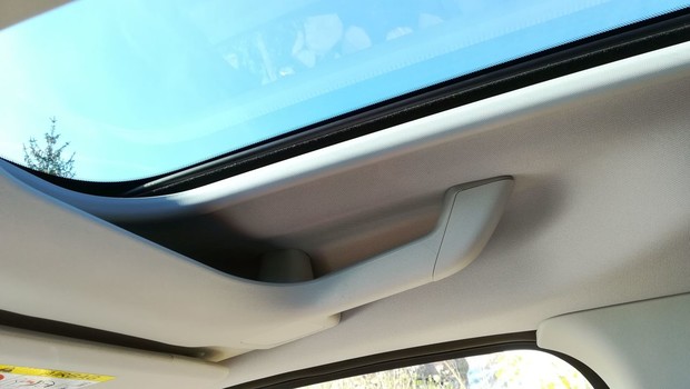 Citroen Berlingo Feel M BlueHDi 100 BVM interijer 15