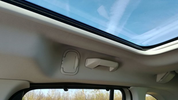 Citroen Berlingo Feel M BlueHDi 100 BVM interijer 16