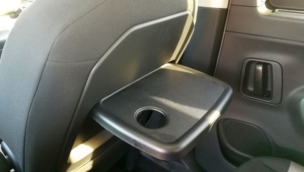 Citroen Berlingo Feel M BlueHDi 100 BVM interijer 21