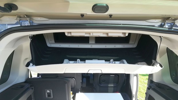 Citroen Berlingo Feel M BlueHDi 100 BVM interijer 23