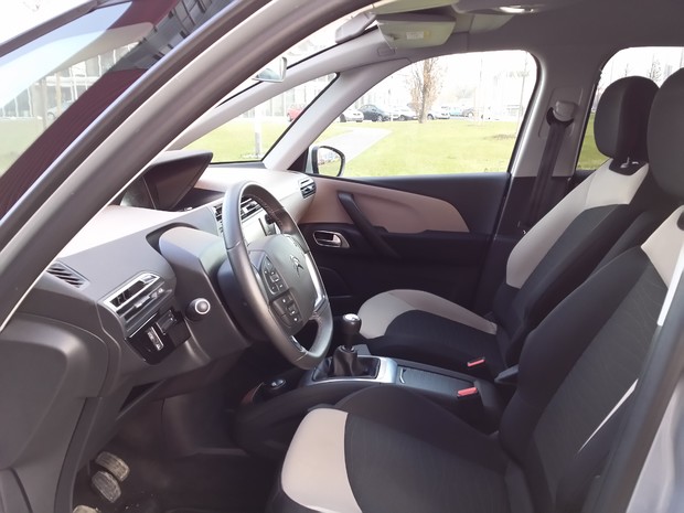 Citroen C4 Picasso 1.6 e-HDi 115 Airdream Exclusive TEST (03)