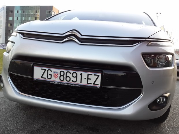 Citroen C4 Picasso 1.6 e-HDi 115 Airdream Exclusive TEST (09)