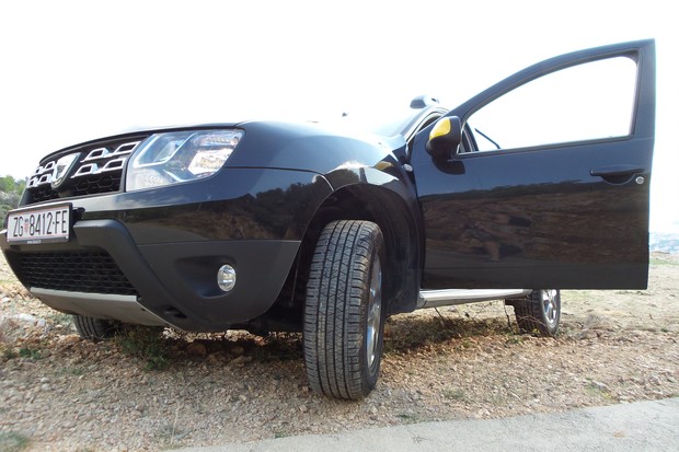 Dacia Duster Blackstorm 1.5 dCi 110 4x4 (06)