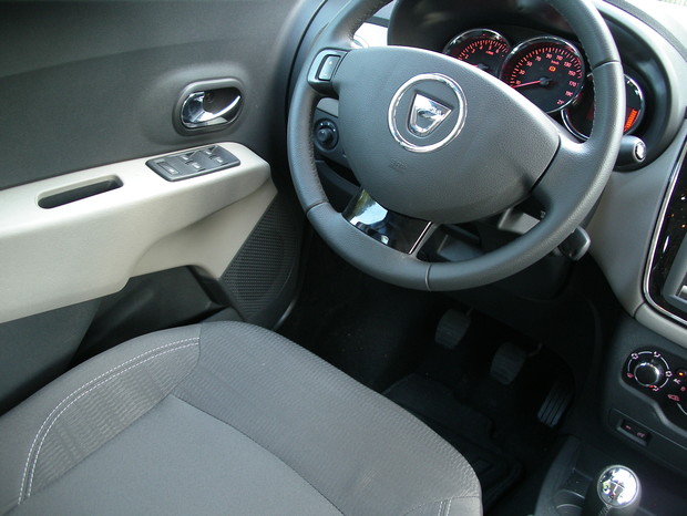 Dacia Lodgy 1.2 TCe 115 – 7s Laureate (interijer) (10)