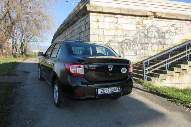 Dacia Logan 1.2 16V (03)