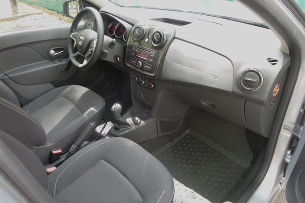 Dacia Sandero 0.9 TCe 90 Easy-R Laureate (01)