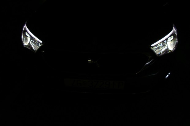 DS 4 2.0 HDi 150 Sport chic (01)