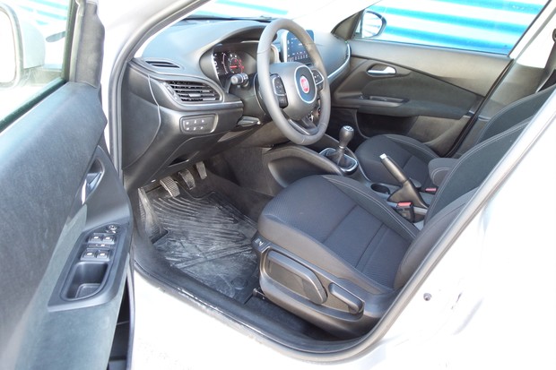 Fiat Tipo HB 1.3 Multijet 95 Lounge (16)
