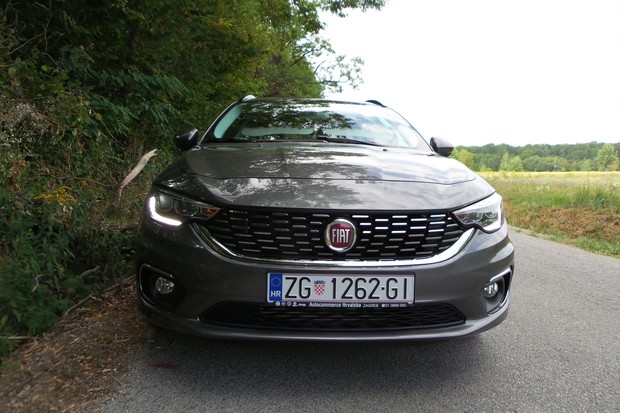 Fiat Tipo SW 1.6 Multijet 120 DDCT Lounge (05)