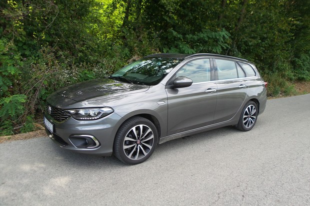 Fiat Tipo SW 1.6 Multijet 120 DDCT Lounge (11)