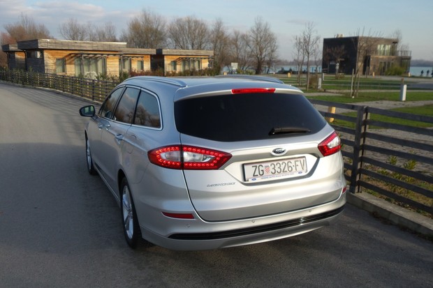 Ford Mondeo 2.0 TDCi 150 Titanium (15)