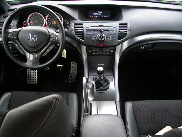 Honda Accord 2.4 i-VTEC Type S (2)