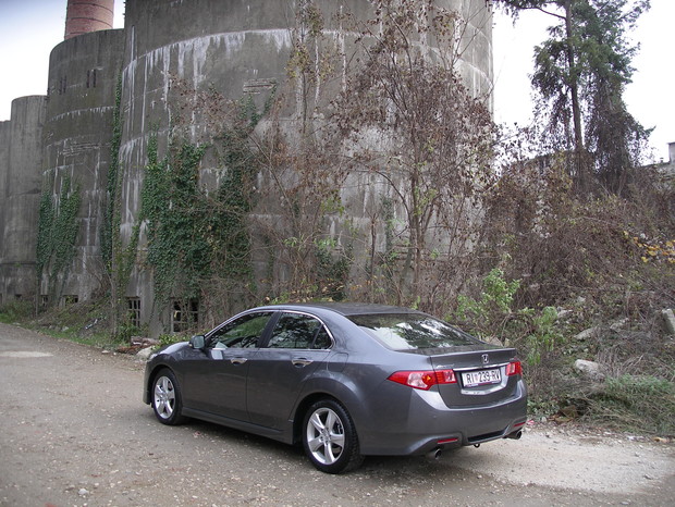 Honda Accord 2.4 i-VTEC Type S (2)